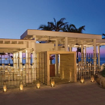 Seaside grill at Dreams Los Cabos Suites Golf Resort & Spa