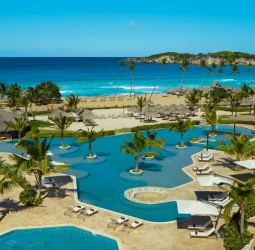Infinity pool at Dreams Macao Punta Cana Resort and Spa