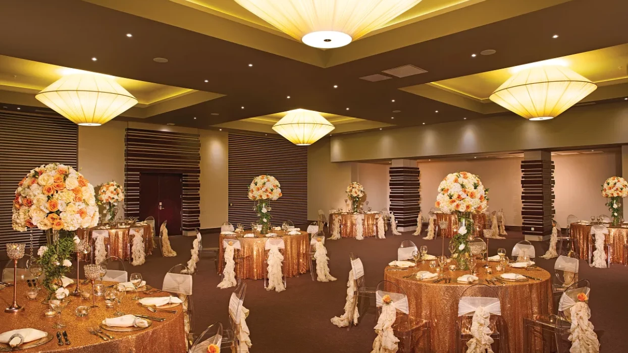 Dinner decor on the ballroom at Dreams Onyx Resort and Spa