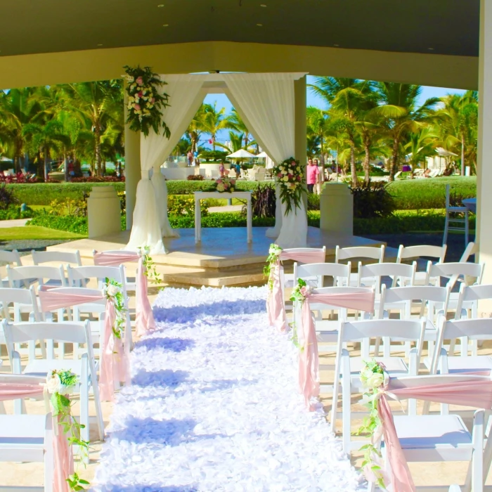 Ceremony decor on the fountain gazebo at Dreams Onyx Resort & Spa