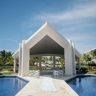 Ceremony decor on the fountain gazebo at Dreams Onyx Resort & Spa