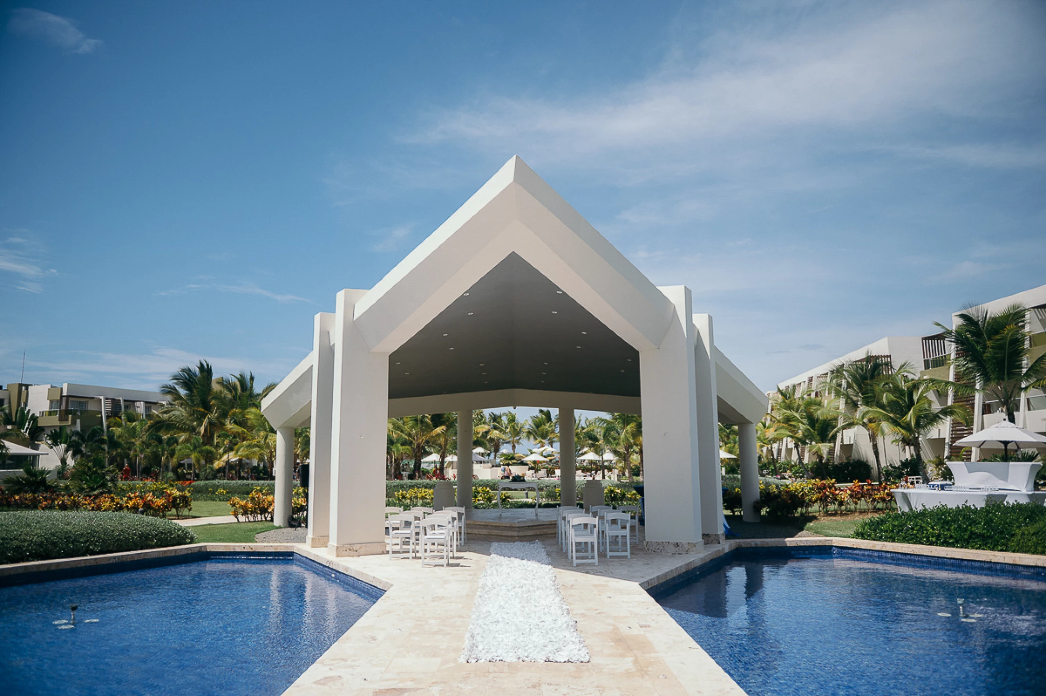 Ceremony decor on the fountain gazebo at Dreams Onyx Resort & Spa