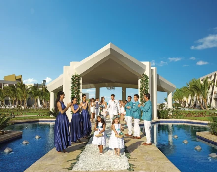 Wedding ceremony on the fountain gazebo at Dreams Onyx Resort & Spa