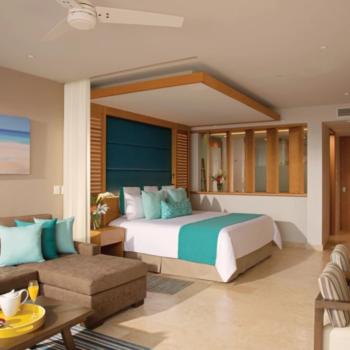 Dreams Playa Mujeres room with bed