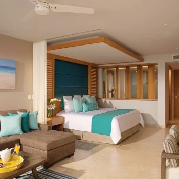 Dreams Playa Mujeres room with bed
