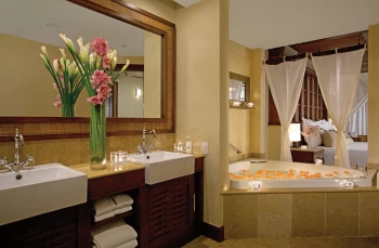 Dreams Riviera Cancun room bathroom