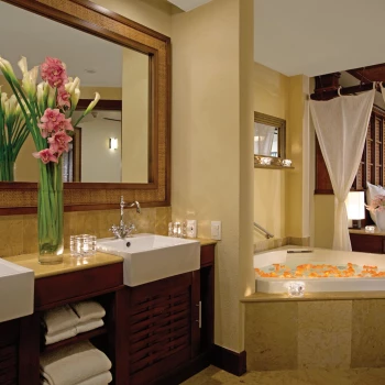 Dreams Riviera Cancun room bathroom