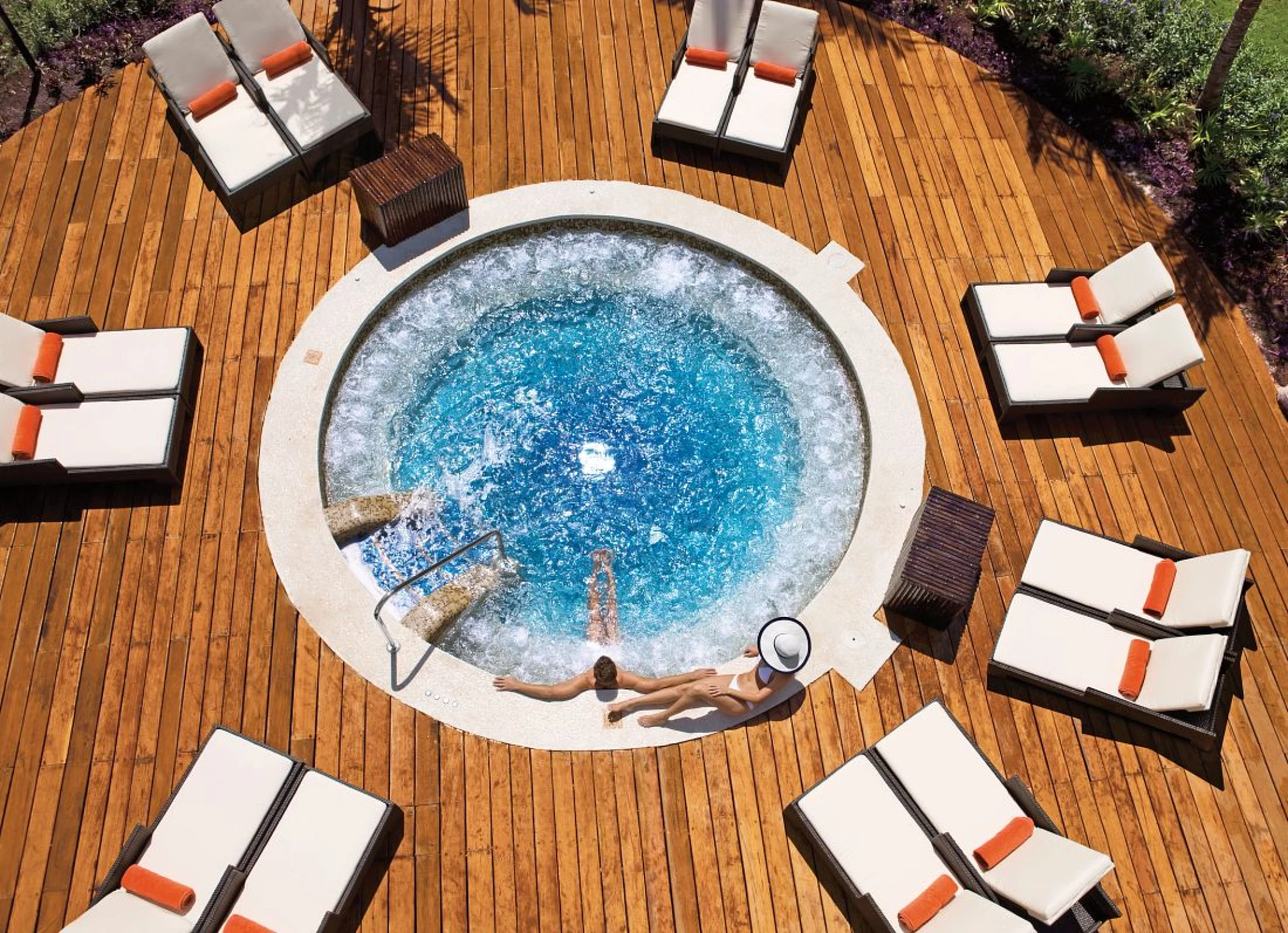 outdoor whirlpool area at Dreams Riviera Cancun resort