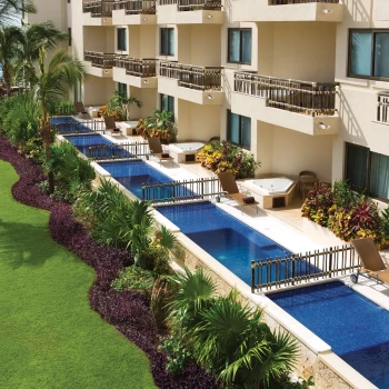 Dreams Riviera Cancun swim-out rooms