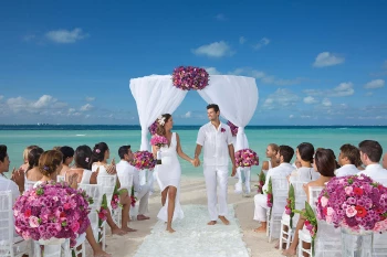 wedding ceremony at Dreams Sands Cancun resort and spa