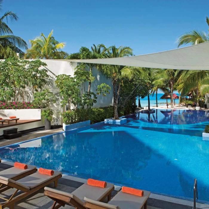 Dreams Sands Cancun infinity pool