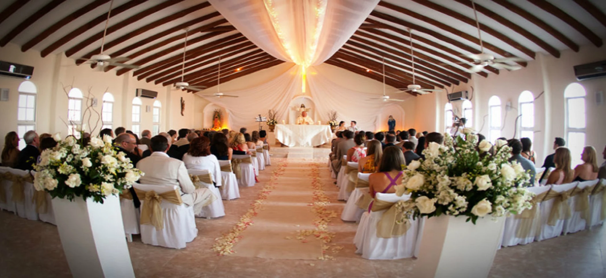 Catholic ceremony in Chapel venue at El dorado maroma