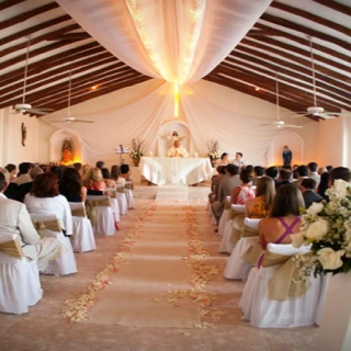 Catholic ceremony in Chapel venue at El dorado maroma