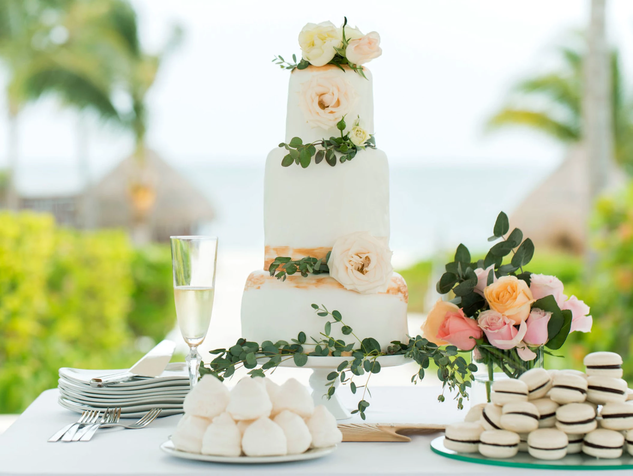 EXCELLENCE PLAYA MUJERES WEDDING CAKE