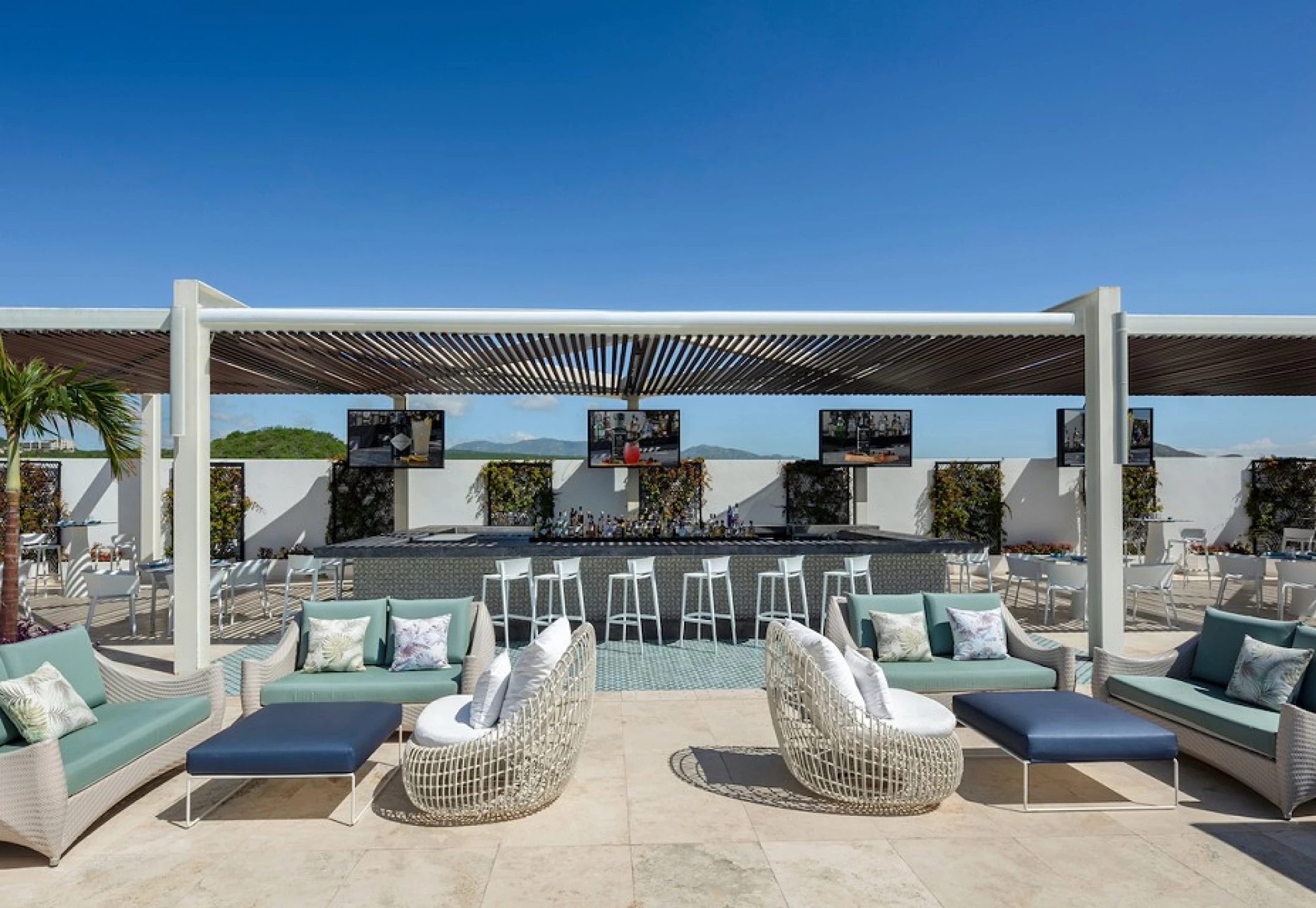 The bar at Garza Blanca Resort & Spa Los Cabos