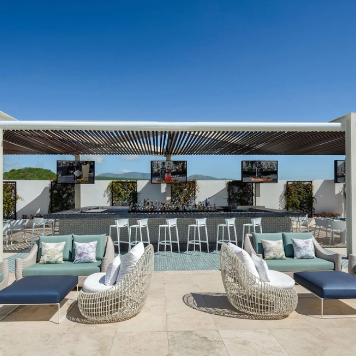 The bar at Garza Blanca Resort & Spa Los Cabos