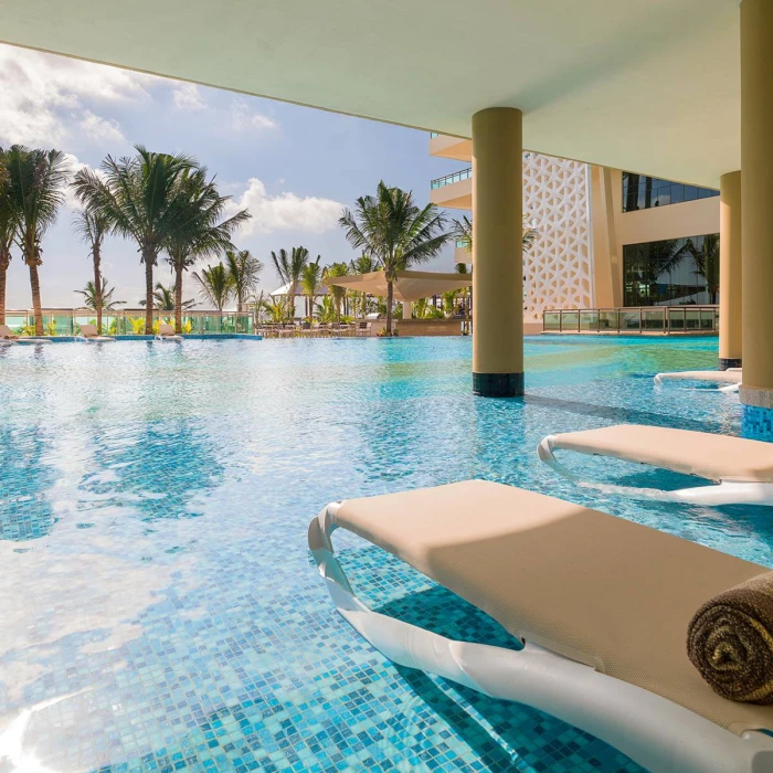 Generations Riviera Maya resort swim-up suite