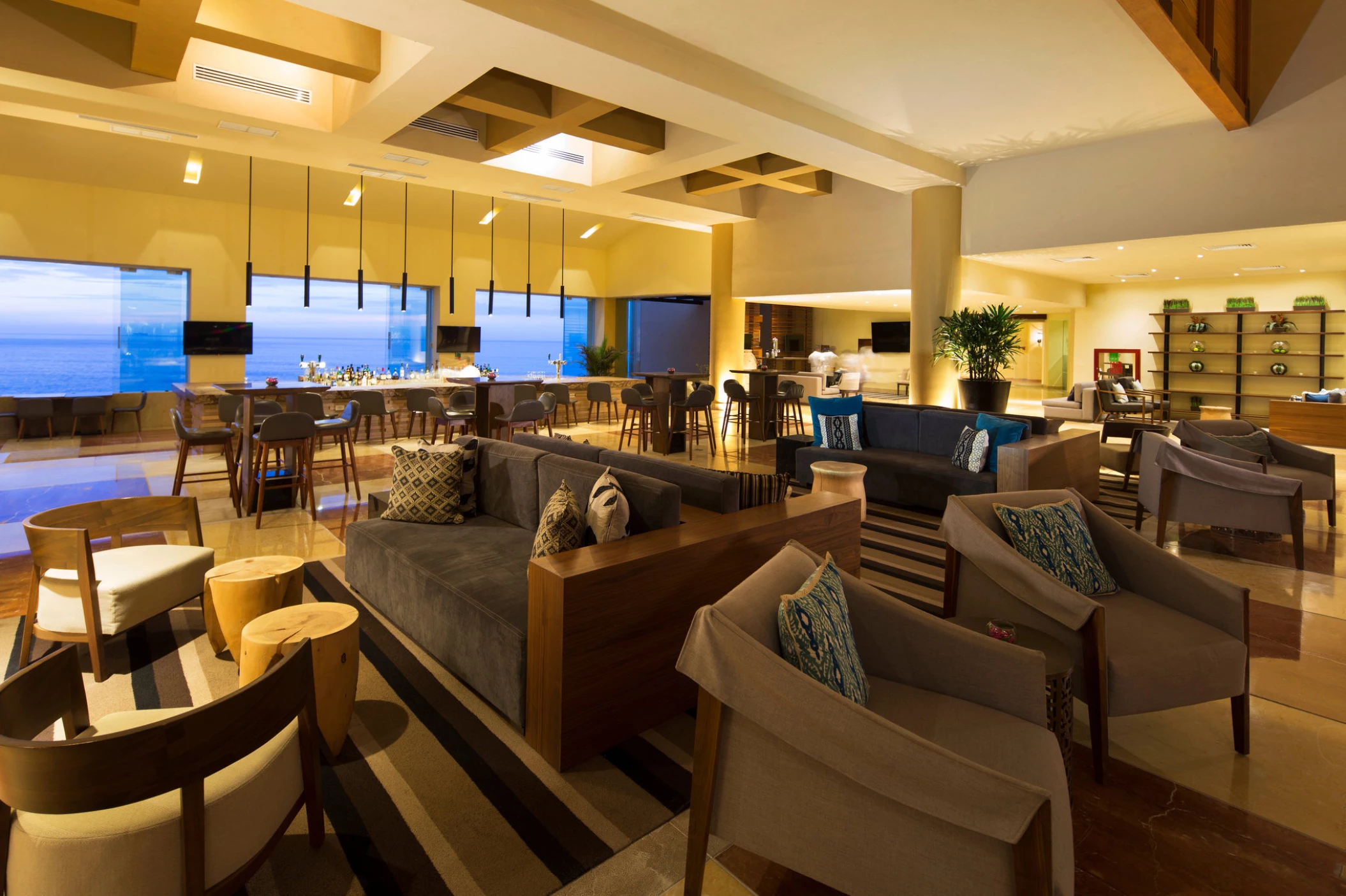 Lobby bar at Grand Fiesta Americana Los Cabos All inclusive Golf and Spa