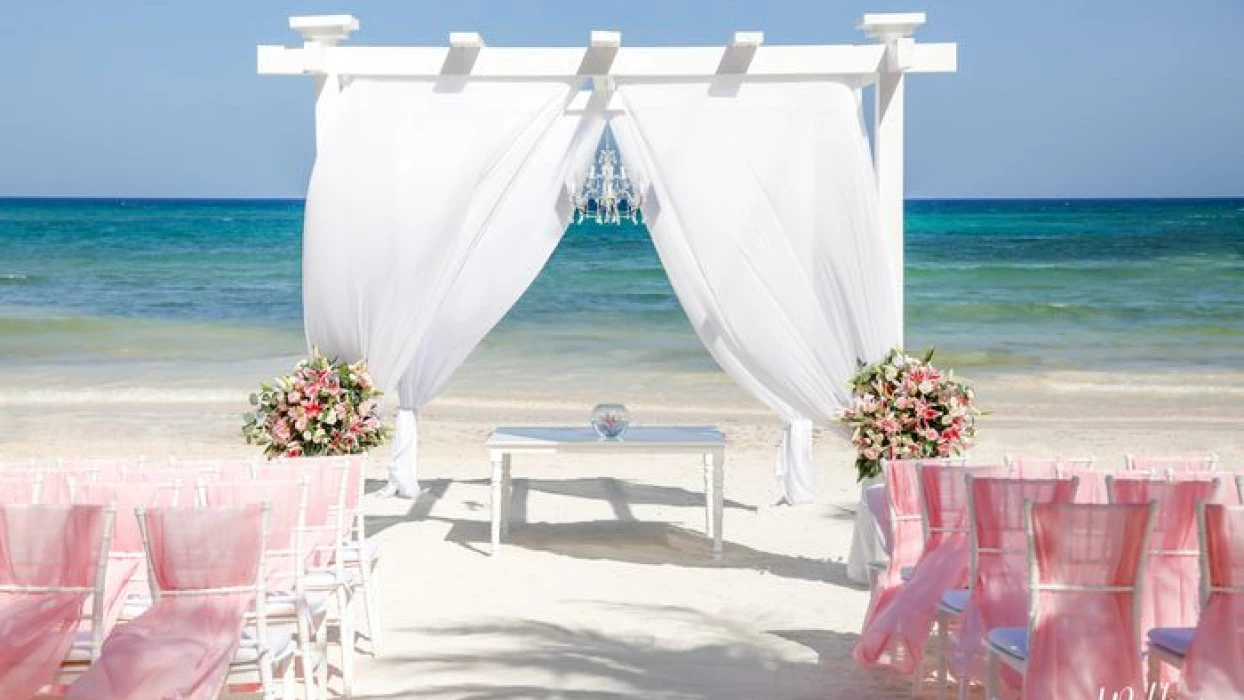 Ceremony in  beach venue at Grand palladium Resort