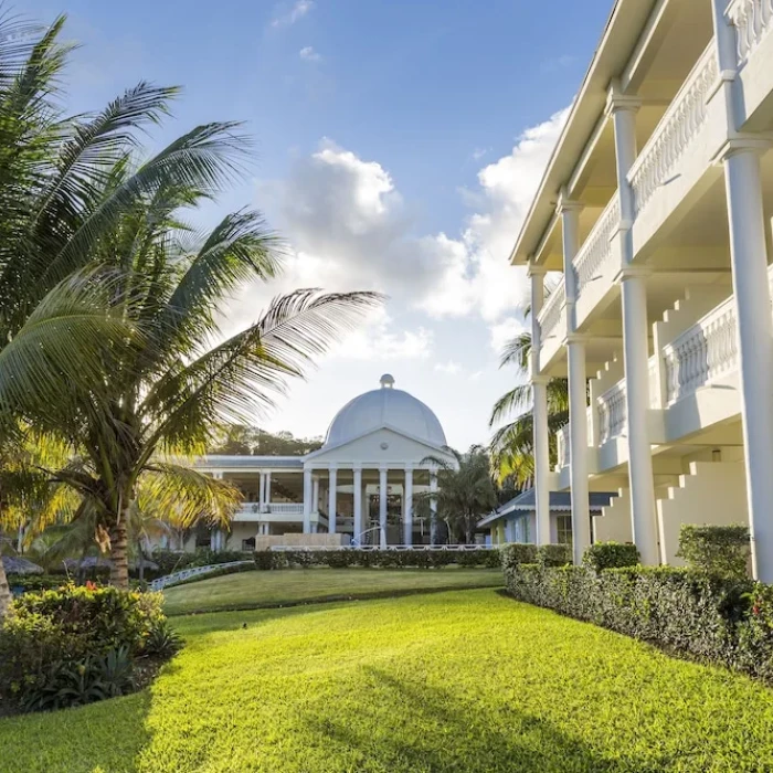 resort views at grand palladium lady hamilton