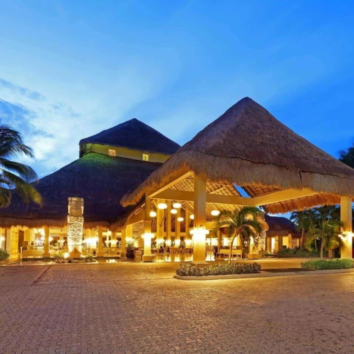 GRAND PALLADIUM WHITE SAND MAIN entrance