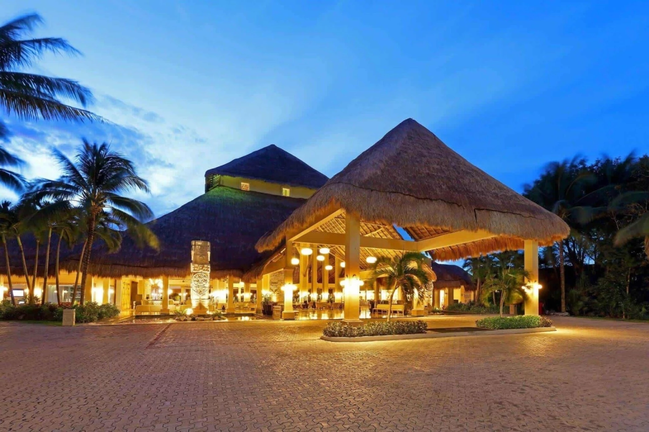 GRAND PALLADIUM WHITE SAND MAIN entrance