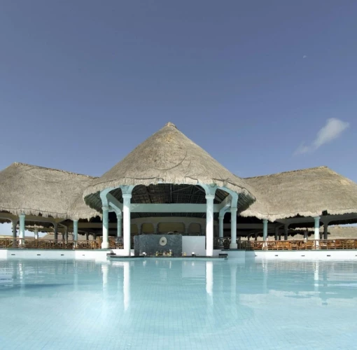 GRAND PALLADIUM WHITE SAND POOL BAR