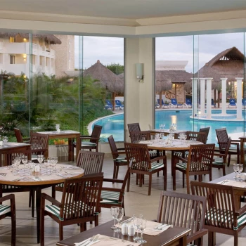 Grand Riviera Princess restaurant overlooking pool