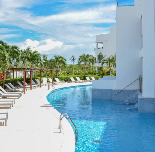 Grand Riviera Princess swim-out room area