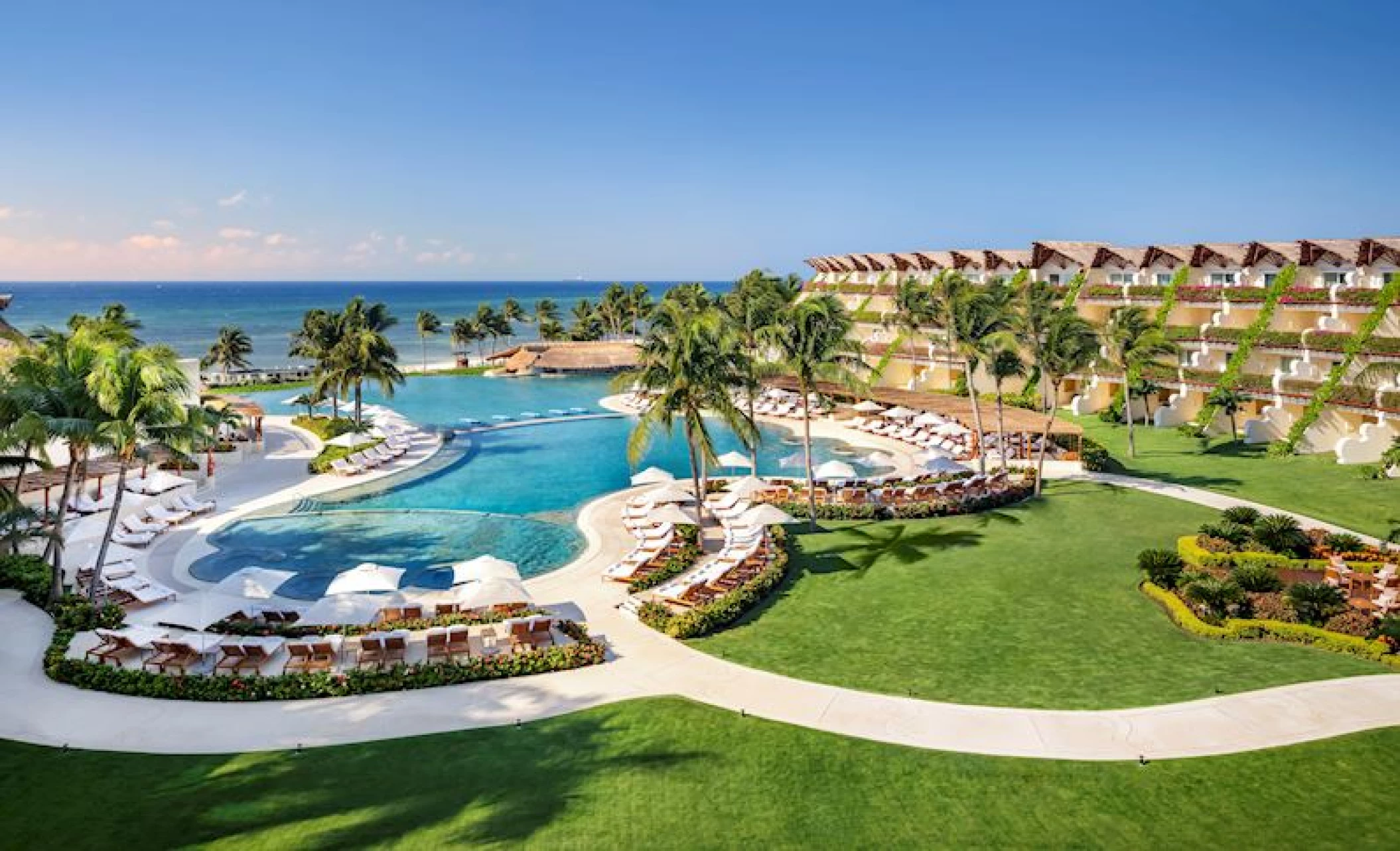 GRAND VELAS RIVIERA MAYA. MAIN POOL