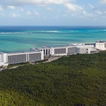 General Back view of Hilton Cancun.