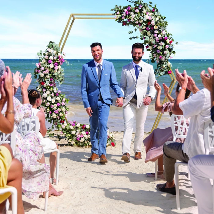 Wedding same sex couple at Hilton Cancun.