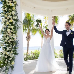 Couple at Hyatt Los Cabos wedding gazebo venue