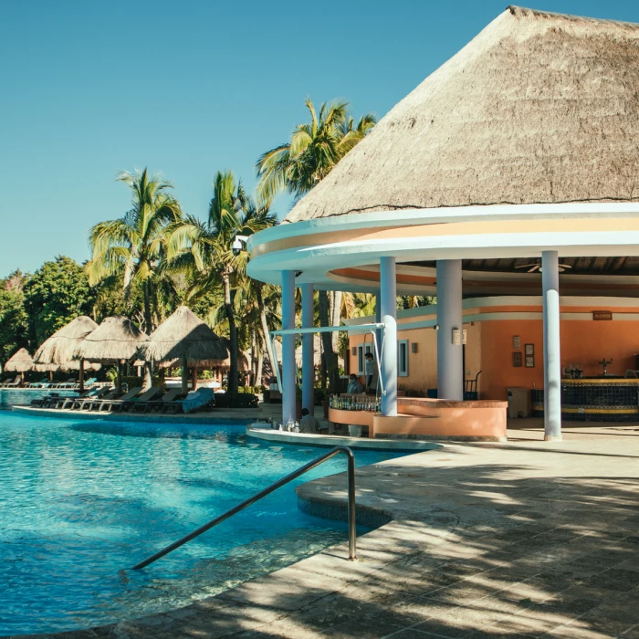 Iberostar Paraiso Del Mar pool and bar area