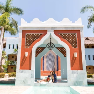 Couple picture in the gazebo at Iberostar Selection Paraiso Lindo and Selection Paraiso Maya Suites