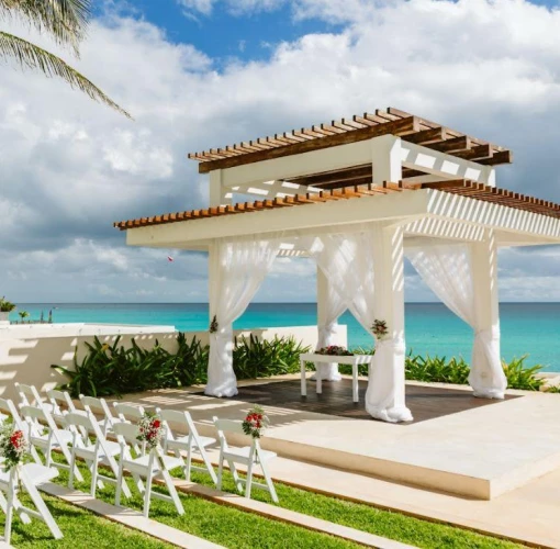 Symbolic ceremony in the coral gazebo at Coral Level at Iberostar Selection Cancun