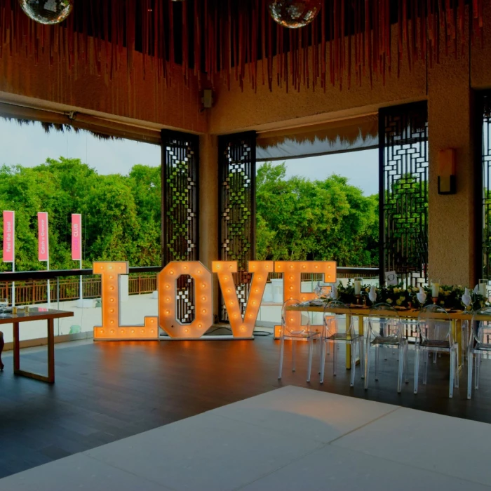 Kanna LOVE sign at Paradisus