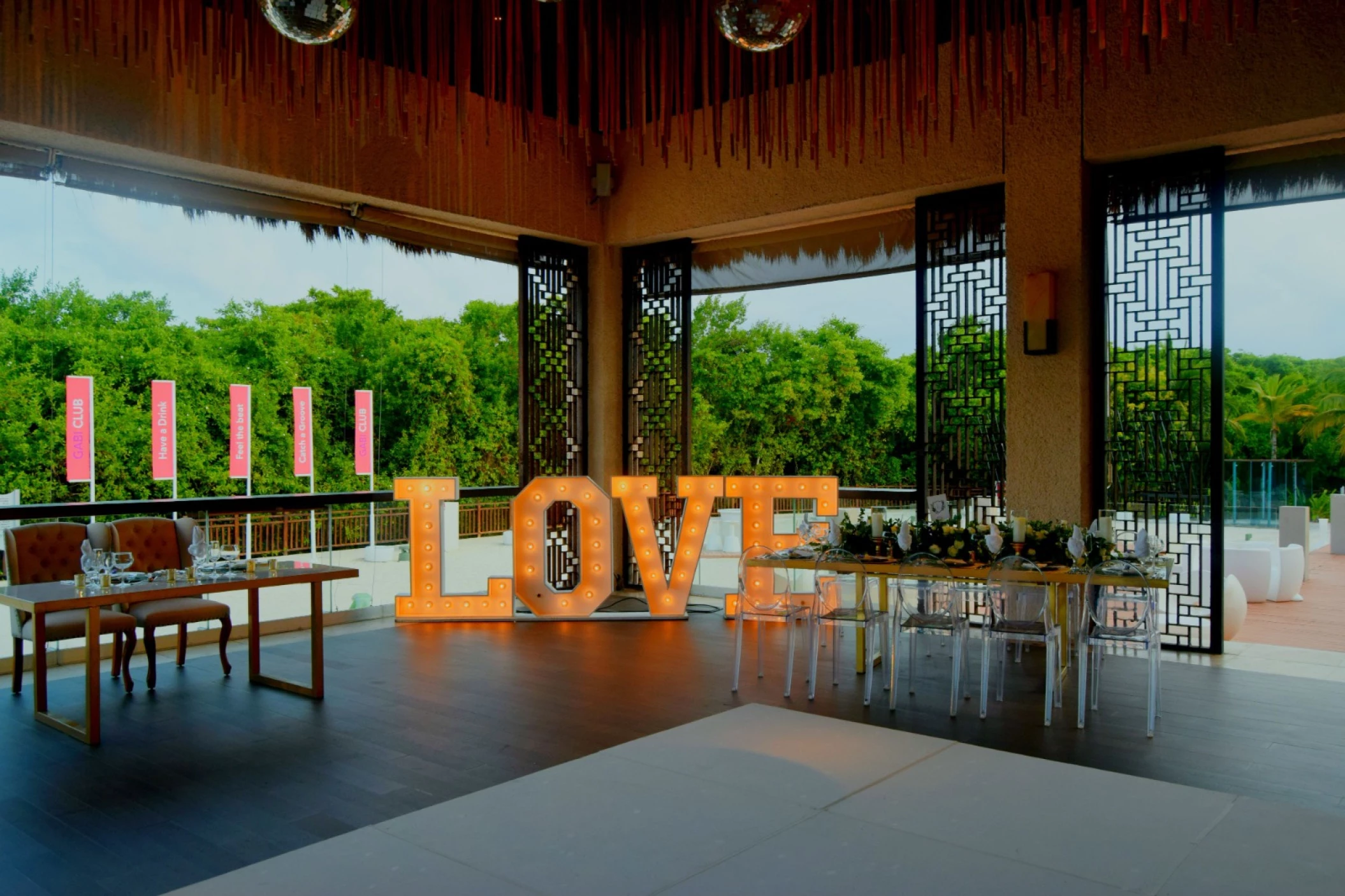 Kanna LOVE sign at Paradisus