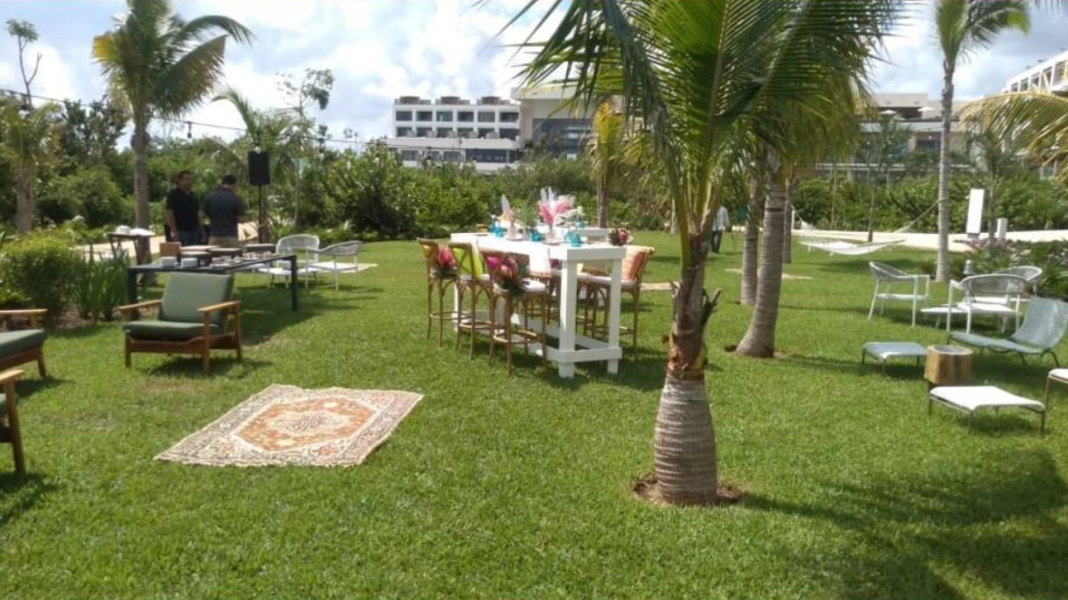 Cocktail party in limon y sal venue at atelier playa mujeres