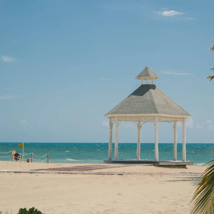 MAJESTIC ELEGANCE MUJERES BEACH GAZEBO