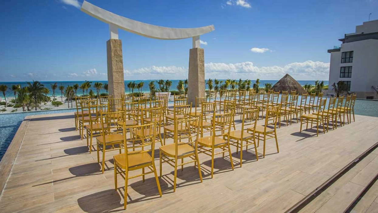 MAJESTIC ELEGANCE MUJERES SKY WEDDING VENUE