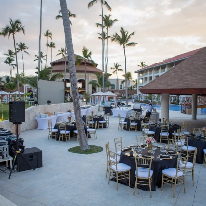 Dinner reception on the wet bar at Majestic Mirage Punta Cana