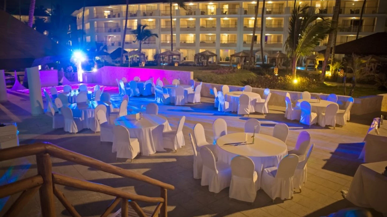 Dinner reception on the wet bar at Majestic Mirage Punta Cana