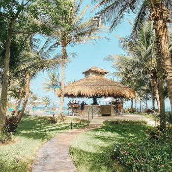 Margaritaville Island Reserve Riviera Cancun open areas.