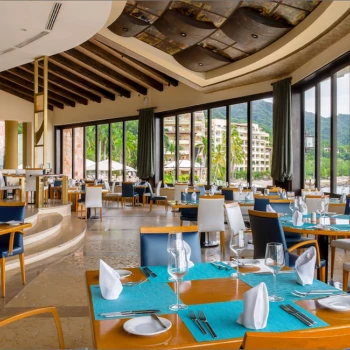 Gastronomy, and culinary at Hotel Mousai Puerto Vallarta. Blanca Blue restaurant.