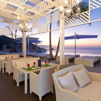 Gastronomy, and culinary at Hotel Mousai Puerto Vallarta. The rooftop North restaurant.