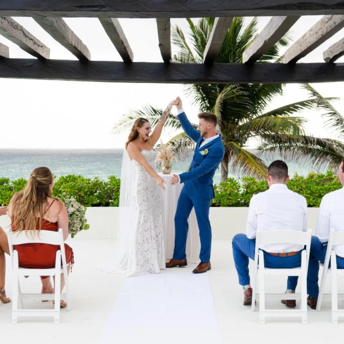 Couple on the seagull gazebo at Now Emerald Cancun