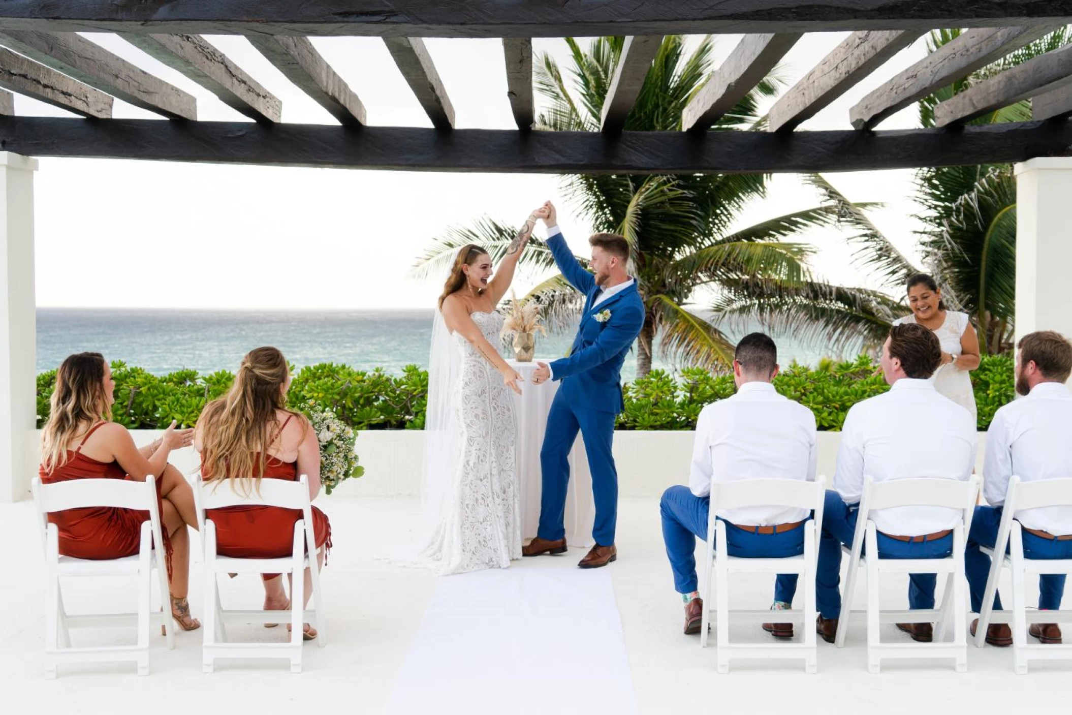 Couple on the seagull gazebo at Now Emerald Cancun