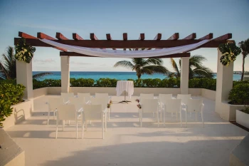 Ceremony decor on the seagull gazebo at Now Emerald Cancun
