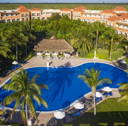 Ocean Coral & Turquesa Aerial overview of the pool